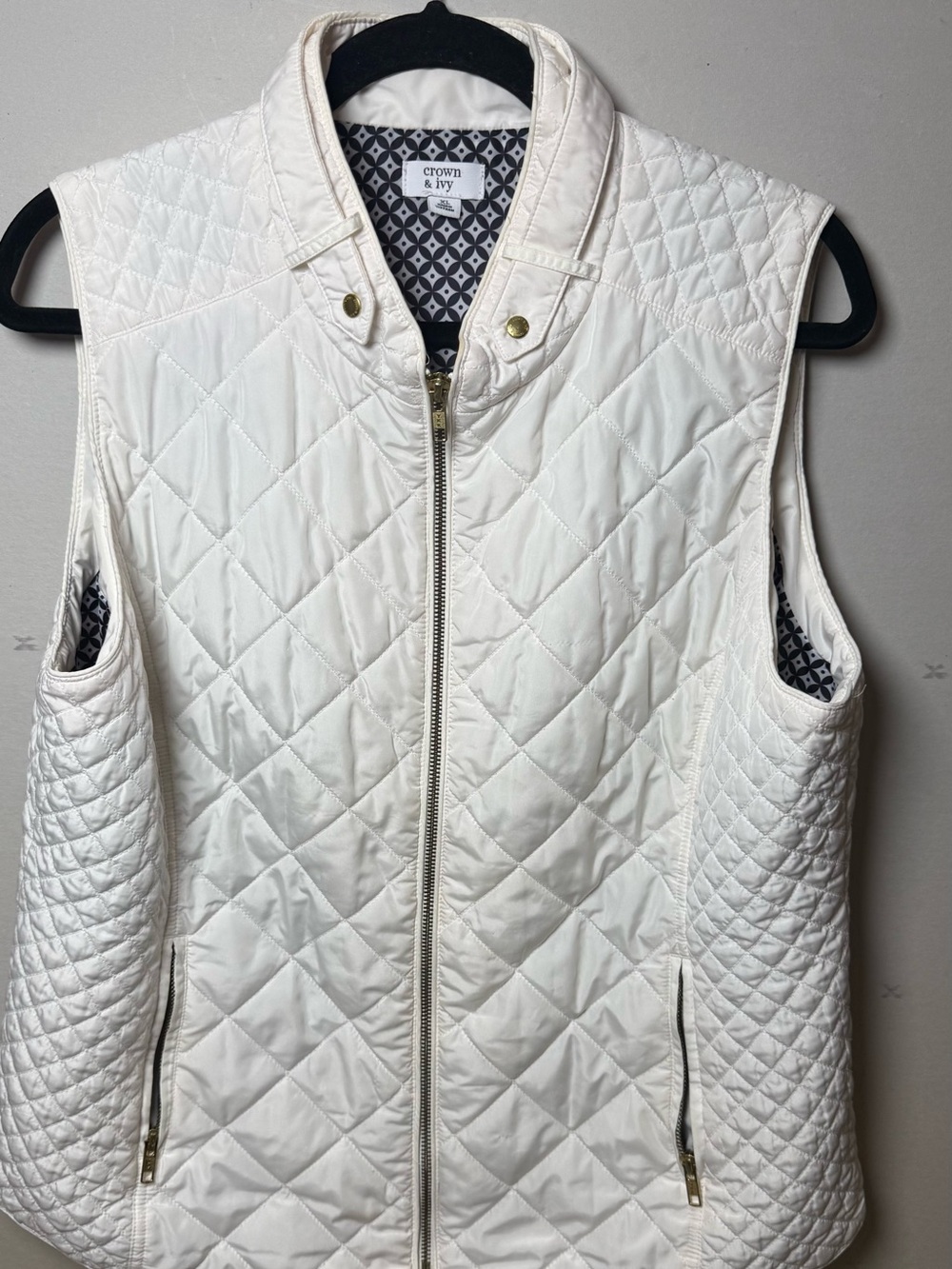 crown & ivy Quilted Cream Sleeveless Zip Vest